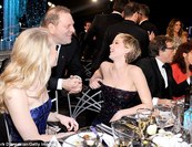 Jennifer Lawrence díjátadón grimaszol és káromkodik