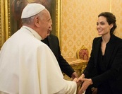 A pápa is ott volt Angelina Jolie új filmjének bemutatóján 