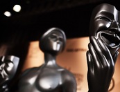 Díjaztak a színészek: Leonardo DiCaprio az Oscar-kapujában