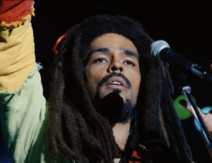 Rendhagyó életrajzi film lett a Bob Marley: One Love 
