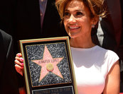 Csillagot kapott a hírességek sétányán Jennifer Lopez!