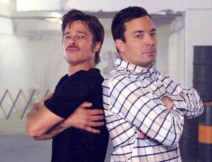 Nézd meg Brad Pitt és Jimmy Fallon breakdances beszélgetését! (videó)