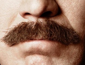 A híres Ron Burgundy könyvet ír életéről