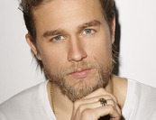 Charlie Hunnam kiszállt A szürke ötven árnyalatából