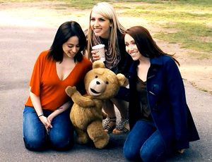 Ted, a trágár mackó már a Facebookon is támad