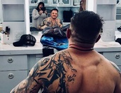 Tom Hardy instagramon hergeli a rajongókat!