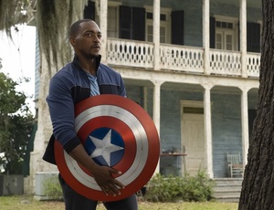Anthony Mackie gyülekezőre hívja a Bosszúállók új csapatát 