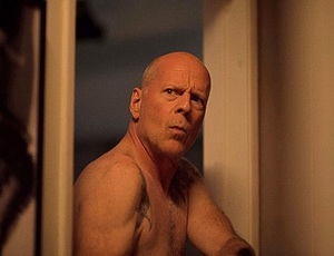 Bruce Willis egy kutyáért bármire képes!