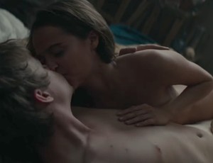 Alicia Vikander ismét sokat meztelenkedik!